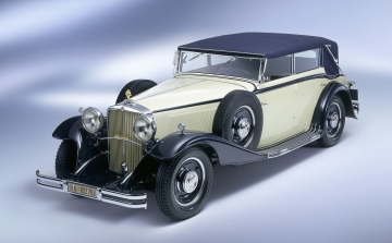 Luxusautók és egyéb járművek várják a látogatókat a Közlekedési Múzeumban