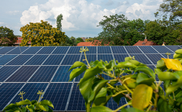 Az ipariakkal együtt már több mint 300 ezer naperőmű üzemel Magyarországon