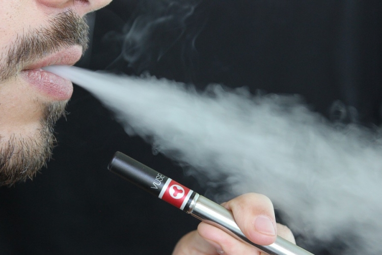 A napi e-cigarettázás majdnem duplájára növeli a szívroham kockázatát