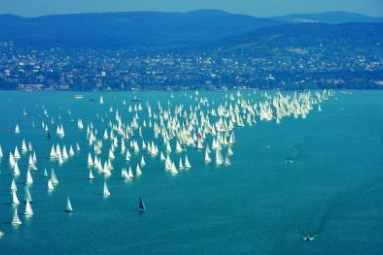  Kékszalag - Hidegfront csütörtökön, de csak rövid időre erősödhet meg a szél