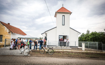 Felszentelték Magyarország első pünkösdi cigánytemplomát Mezőberényben