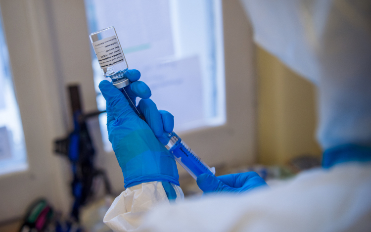 Eddig 3,5 millió adag Pfizer-BioNTech-vakcina érkezett Magyarországra