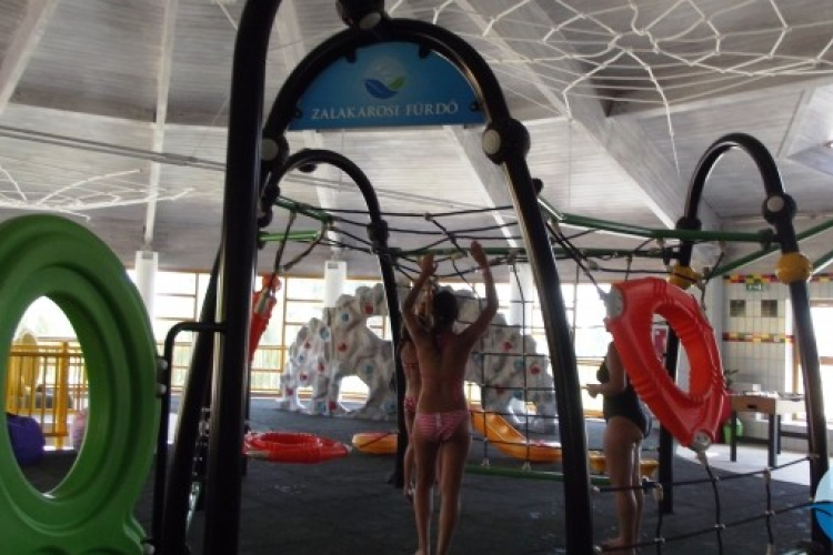 Átadták a zalakarosi fürdő fedett gyermekrészlegét