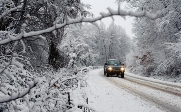 Havazás - Szerda éjfélig a Dunántúlon ismét 15 centiméter hó is hullhat