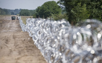 Cseh, szlovák és osztrák belügyminiszter: a balkáni migrációs útvonalnak zárva kell maradnia