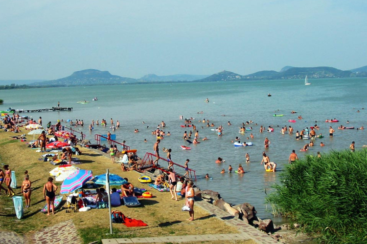 Biztonságosabb volt idén a Balaton és a Velencei-tó térsége