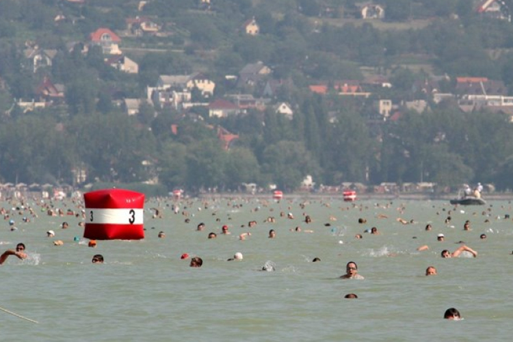 Egy héttel elhalasztják a 31. Balaton-átúszást