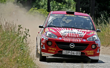 Rally: Okosan, ésszel…