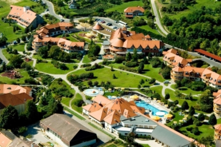 Ünnepélyes szerződéskötés