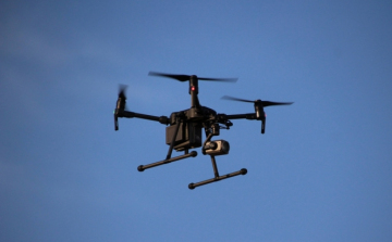 Drónnal és civil autókkal is keresték a szabálytalankodókat a rendőrök