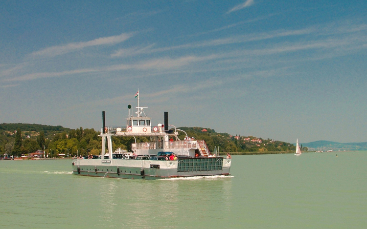 Kedvező utószezon lendíthet a balatoni hajók és a komp forgalmán