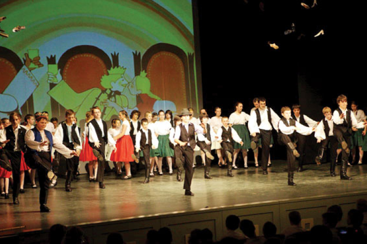 1100 év meséi a Tündérrózsa előadásában