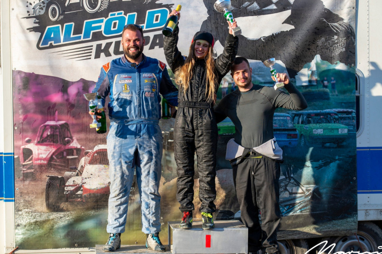 Fiatal, Gyors, és Elszánt - Mira újra a pályán!