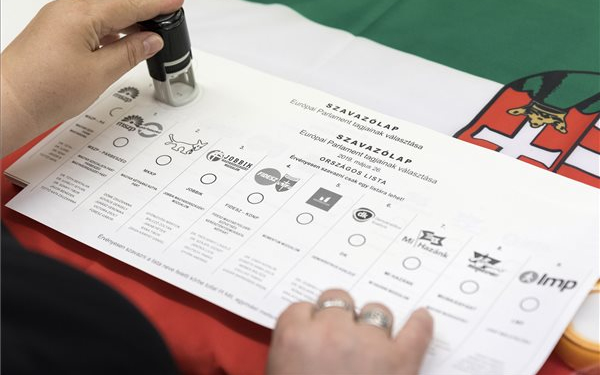 EP-választás: Fidesz-KDNP 13, DK 4, Momentum 2, MSZP-Párbeszéd 1, Jobbik 1 mandátum