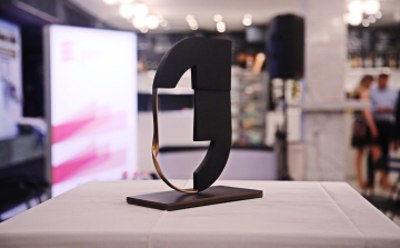 Esterházy Irodalmi Díjat hoztak létre