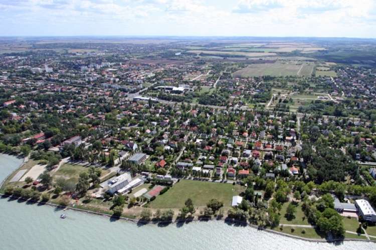 Otthon Centrum: élénkül az ingatlanforgalom a Balatonnál