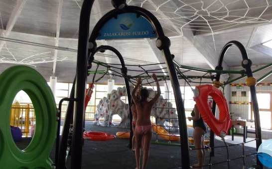 Átadták a zalakarosi fürdő fedett gyermekrészlegét