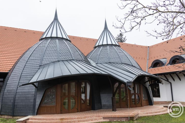 Makovecz Imre tervei alapján épült óvodát és bölcsődét avattak Zalaszentlászlón