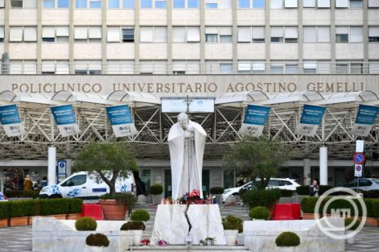 Vatikán: Ferenc pápának \