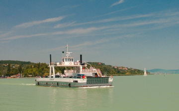 Kedvező utószezon lendíthet a balatoni hajók és a komp forgalmán