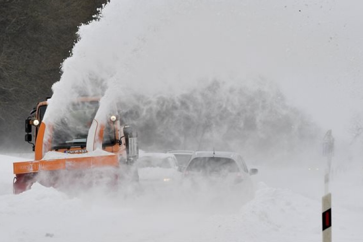 Továbbra is súlyos gondokat okoz a havazás Bajorországban 