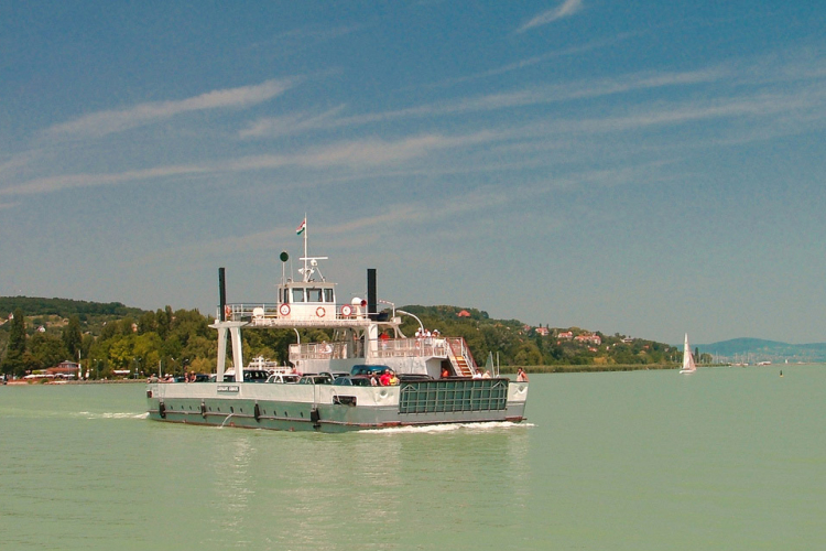 Kedvező utószezon lendíthet a balatoni hajók és a komp forgalmán