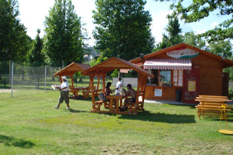  Nem panaszkodhatnak a balatoni büfések 