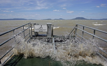 A Balaton vízszintemelkedését a Zalán levonuló árhullám is segíti