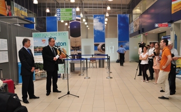 Menetrend szerinti airBaltic járat érkezett a Hévíz-Balaton Airportra