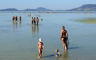 Kinyitottak az első balatoni strandok