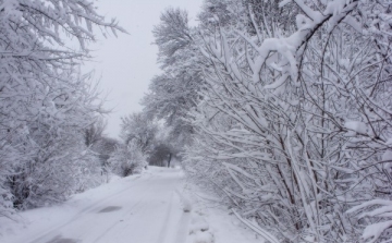 Havazás - Zalában elakadások és hóátfúvás miatt több út továbbra sem járható