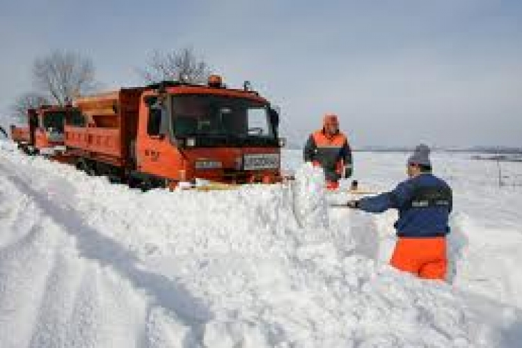 Havazás - Tizennyolc települést zárt el a hó, több tucat út járhatatlan