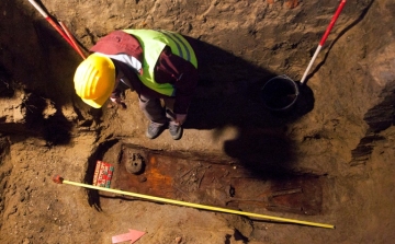 Az alapító 750 éves sírját találhatták meg az andráshidai templomban
