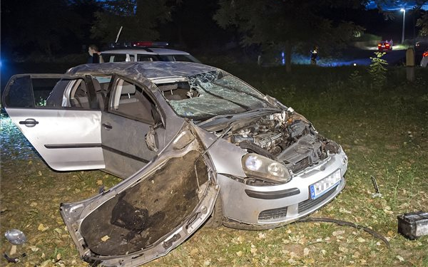 Felborult egy autó, meghalt a vezetője Tök településen