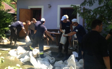 Árvíz - Több száz zalai önkéntes és hivatásos állományú vesz részt a védekezésben