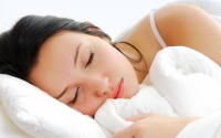 Alvás közben ne tartsa ágyában mobiltelefonját