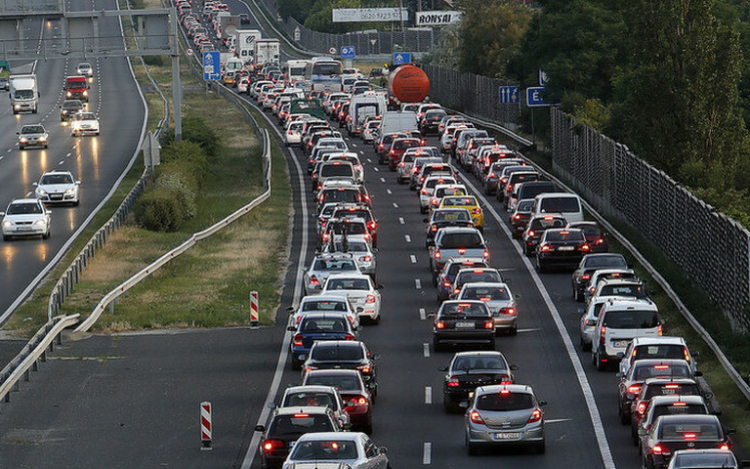 Használtautó.hu: tovább emelkedtek az árak a használtautó-piacon