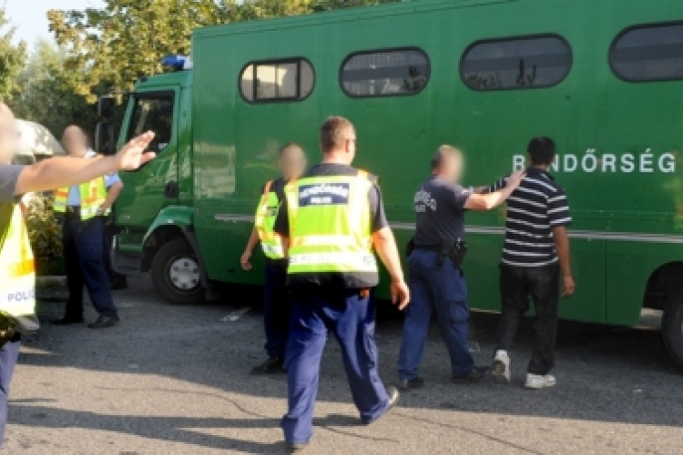 Festményeket és ikonokat találtak egy szerb autóban Zalában