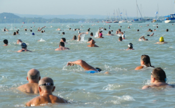 Elhalasztják a szombati Balaton-átúszást