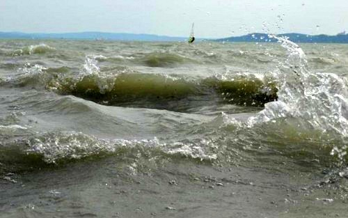  Egy centiméterrel magasabb a Balaton a maximum szabályozási vízszintnél