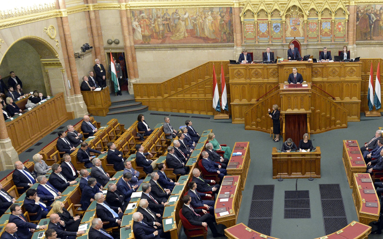 A magánélet védelméről és a választási szabályok módosításáról indul vita az Országgyűlésben