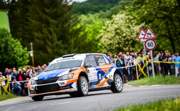 Rally: Háromszor kettő