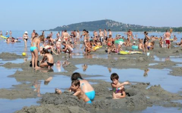 Árvíz - A Balaton vízszintjének emelkedése miatt egyelőre nincs szükség vízleeresztésre