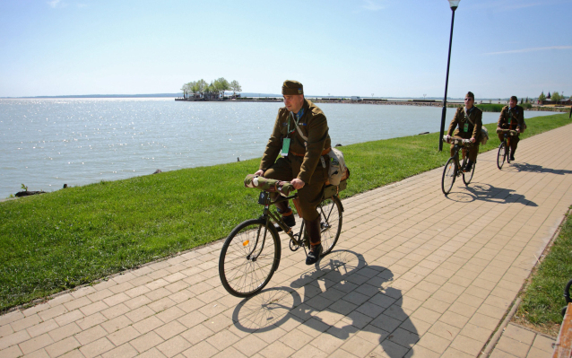 Tekerj a sereggel idén is a Balaton körül!