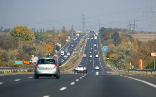 Sokan nem tudják: az autópályán is kötelező jobbra tartani