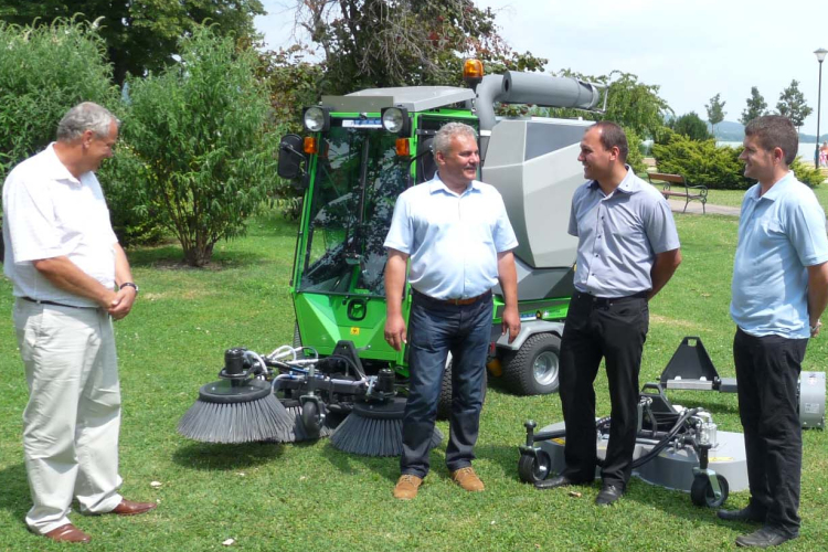 Uniós pénzből vásárolt multifunkciós járművet az önkormányzat