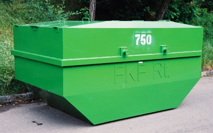 Konténerbe dobással fenyegették meg a 6 éves kislányt