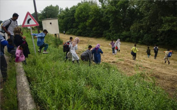 Illegális bevándorlás - 54 ezer menedékkérőt oszt szét az unió