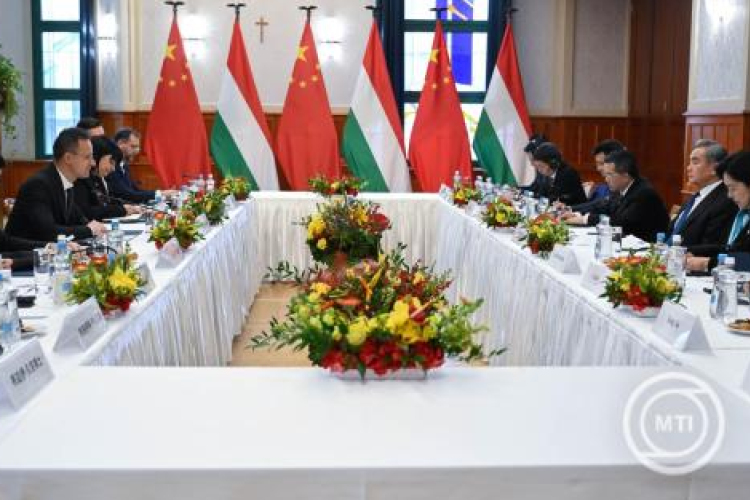 Szijjártó Péter: Magyarország rendkívül sokat profitál a Kínával folytatott együttműködéséből
